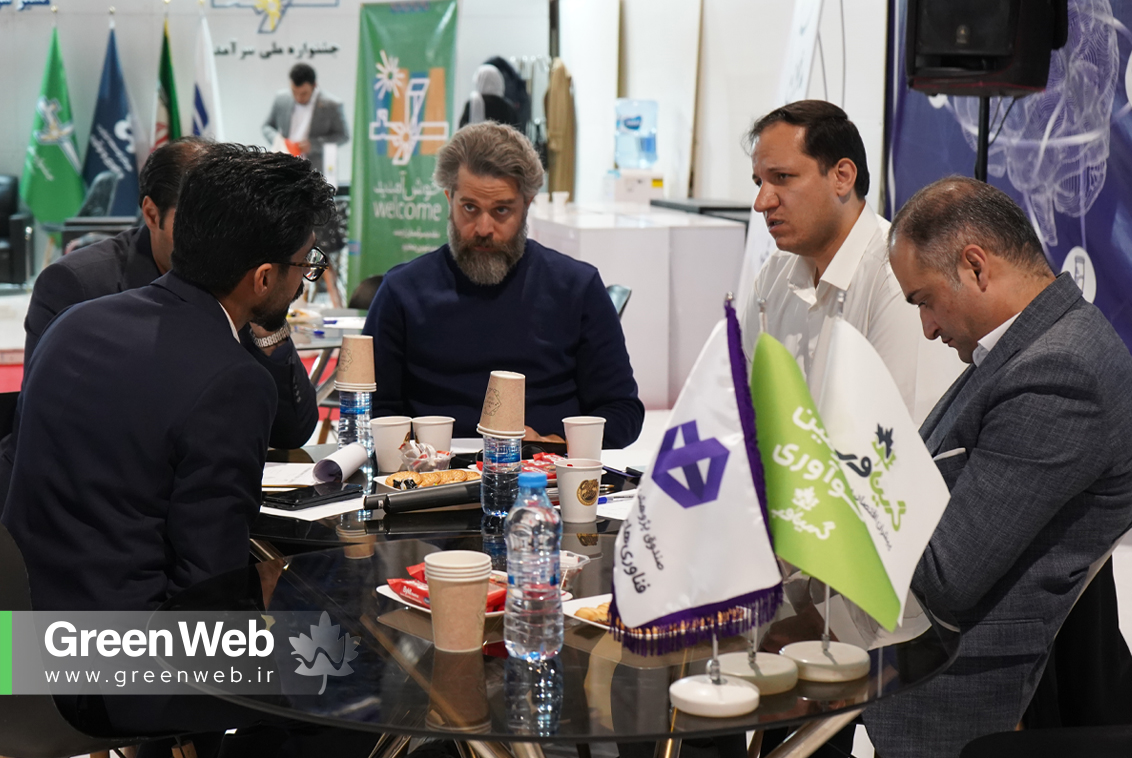 میز مشاوره گرین وب در نمایشگاه هفته پژوهش و فناوری